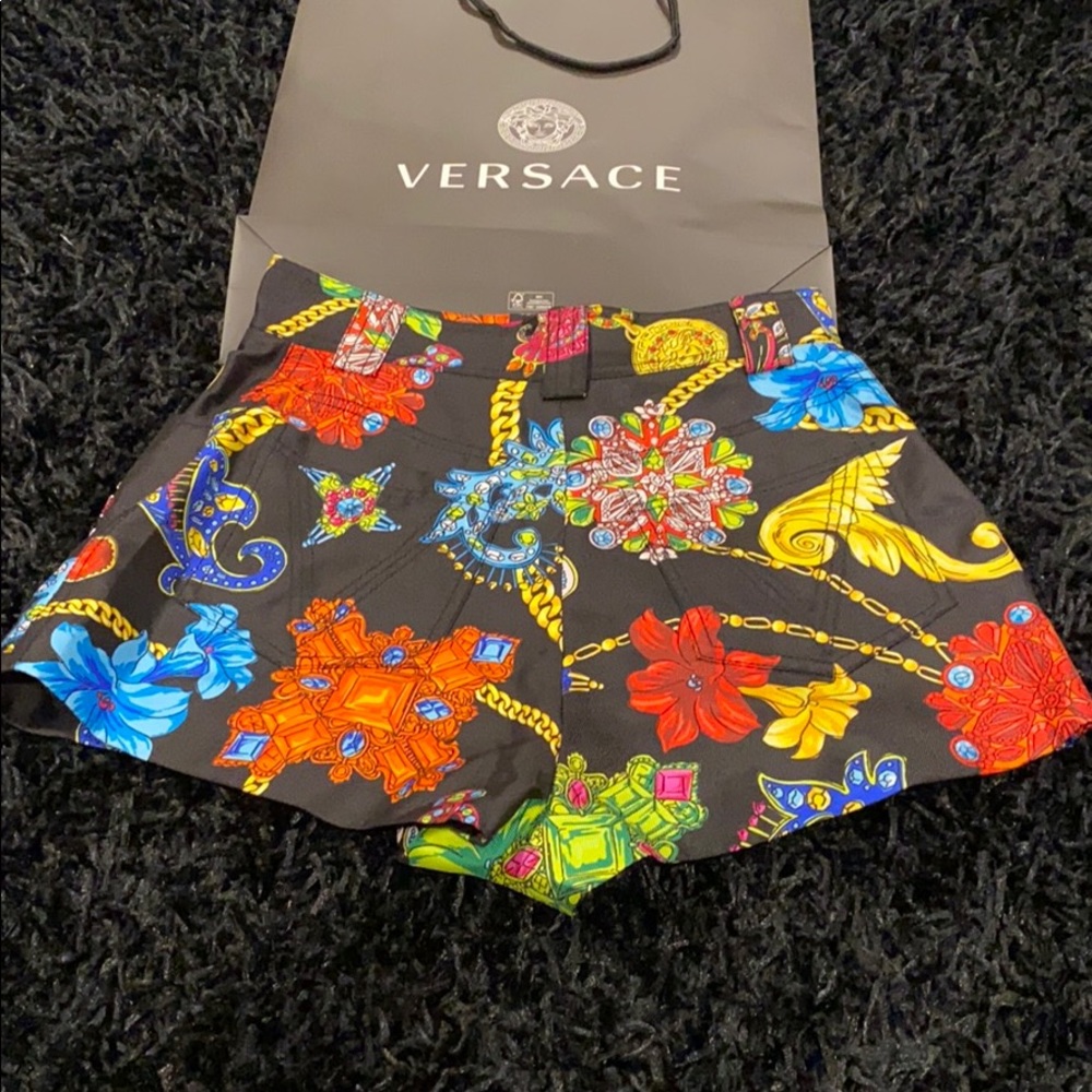 Versace Short - Picture 10 of 10